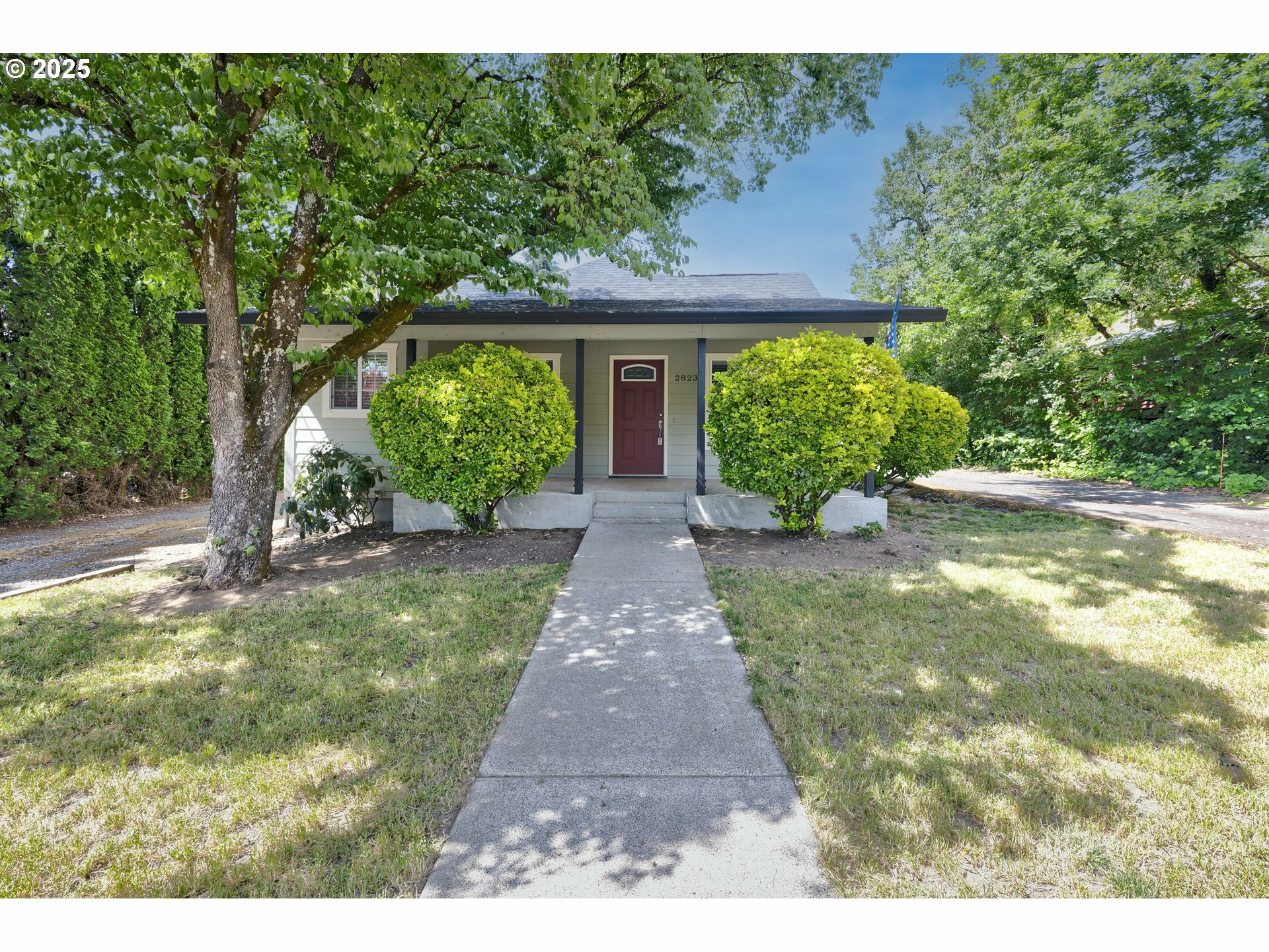 Property Photo: 2823 SE Olsen St OR 97222