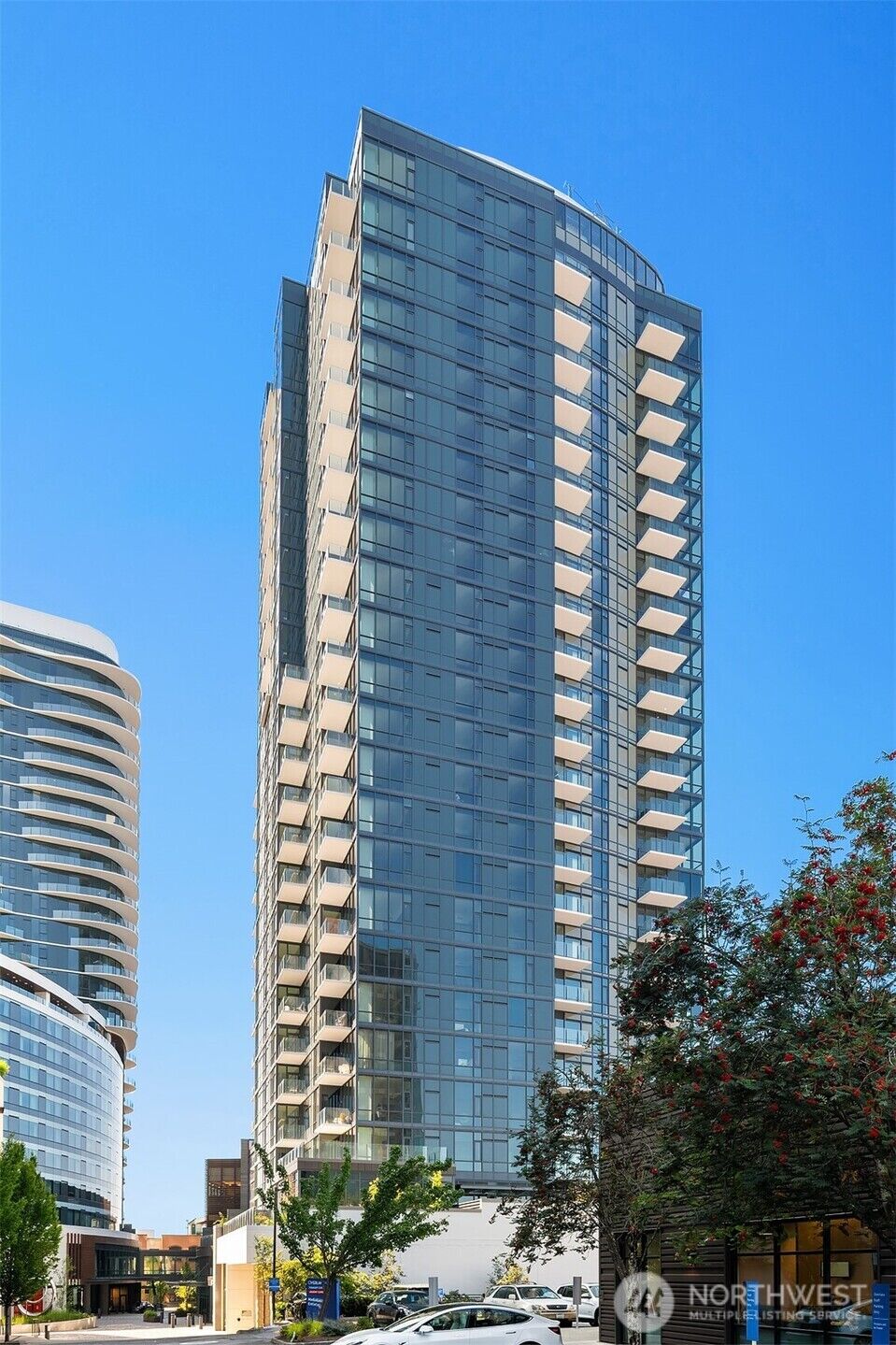 Property Photo: 889 Avenue Square NE 2507 WA 98004