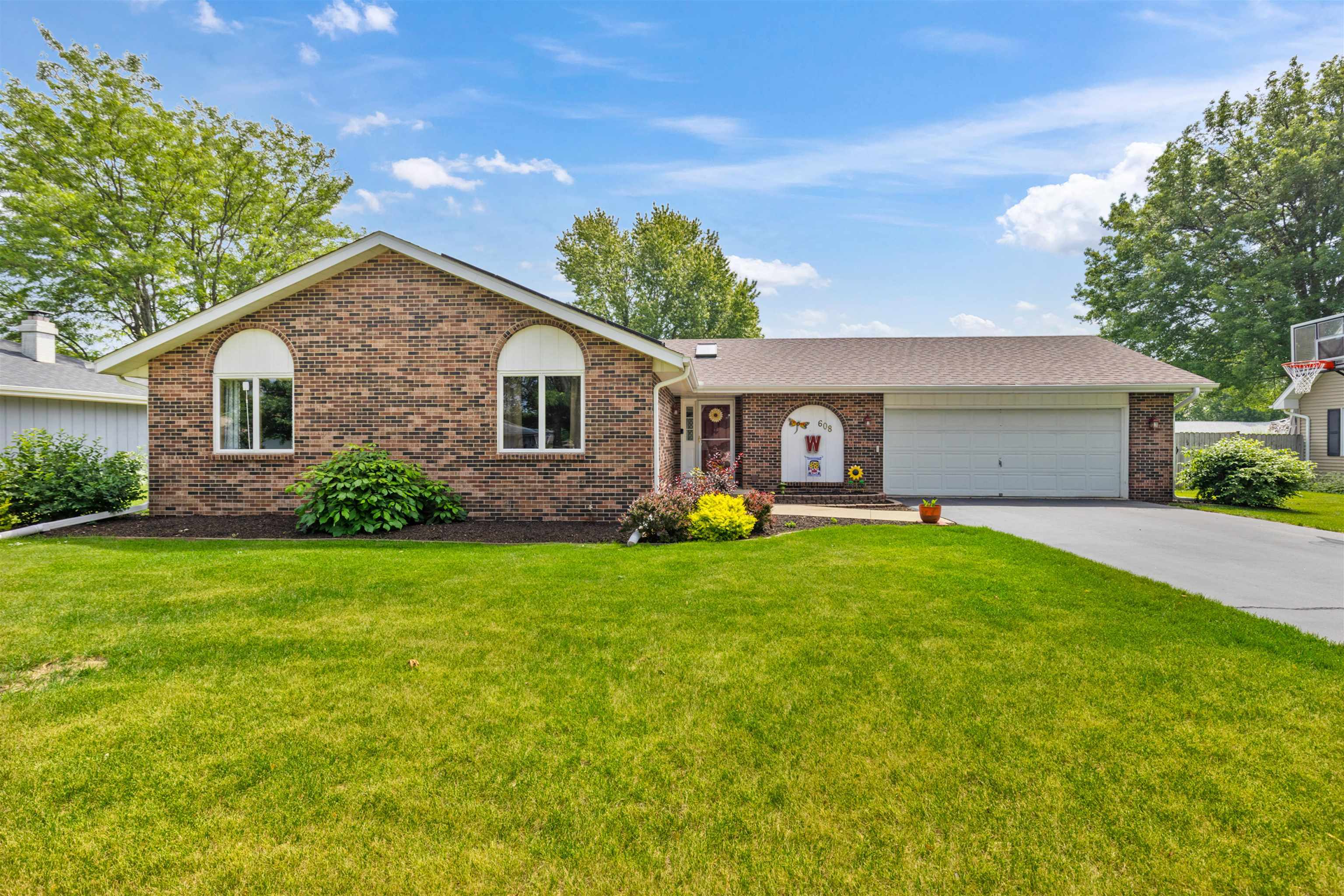 Property Photo: 608 S Church Street IL 61088