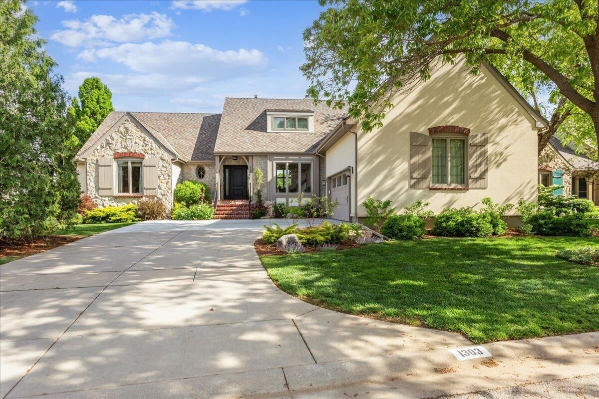 Property Photo:  1303 N White Tail Ct  KS 67206 