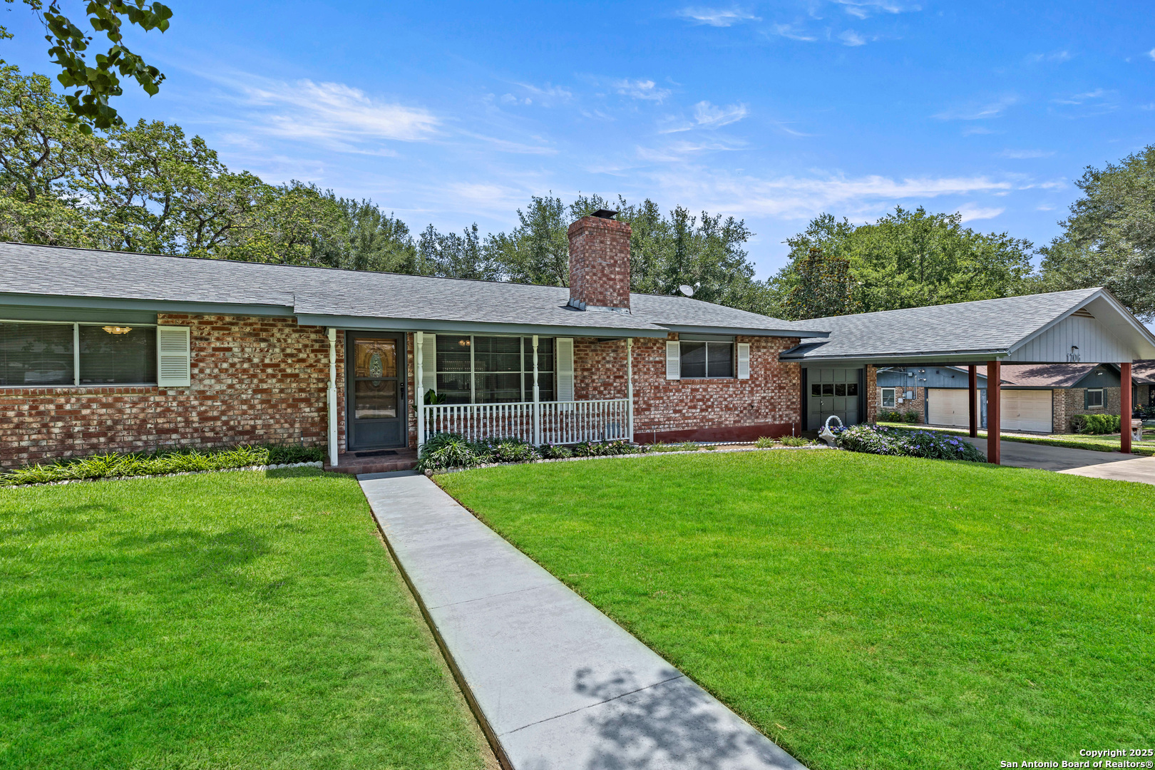 Property Photo:  1706 Hickory St  TX 78114 