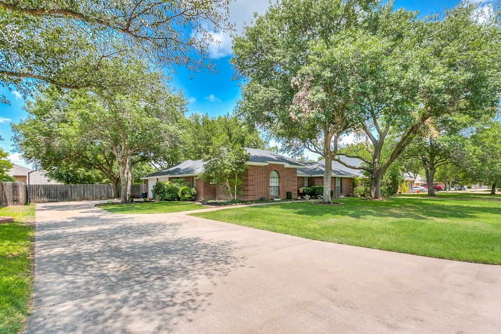 Property Photo: 6033 Winners Circle TX 76904
