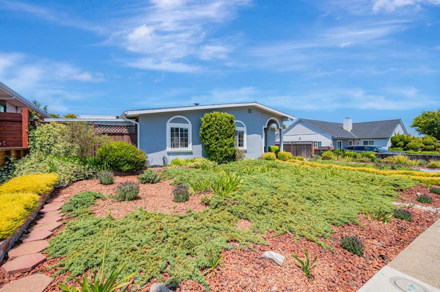 Property Photo: 828 Hawthorne Way CA 94030