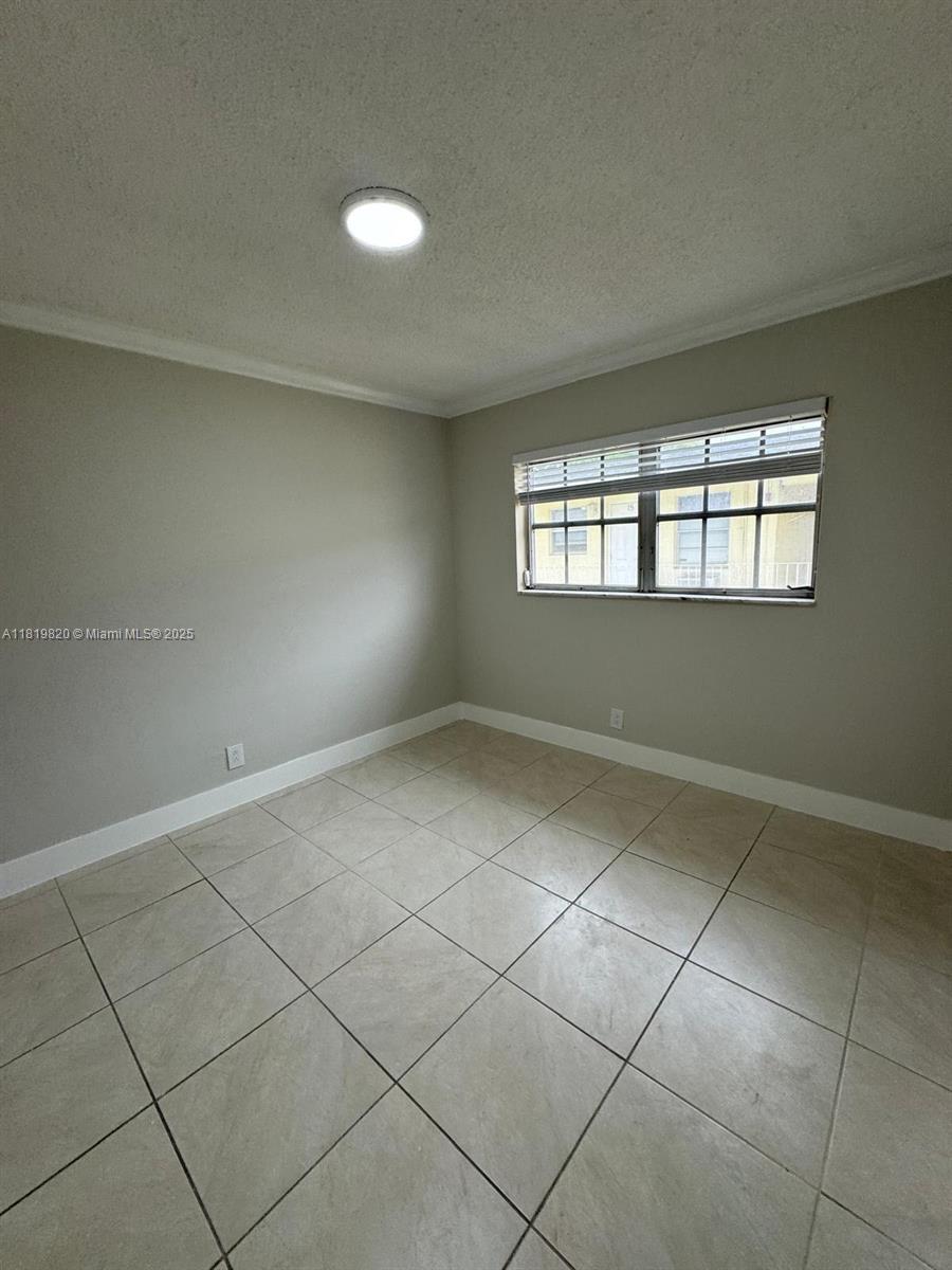 Property Photo: 5420 Hollywood Blvd 203 FL 33021