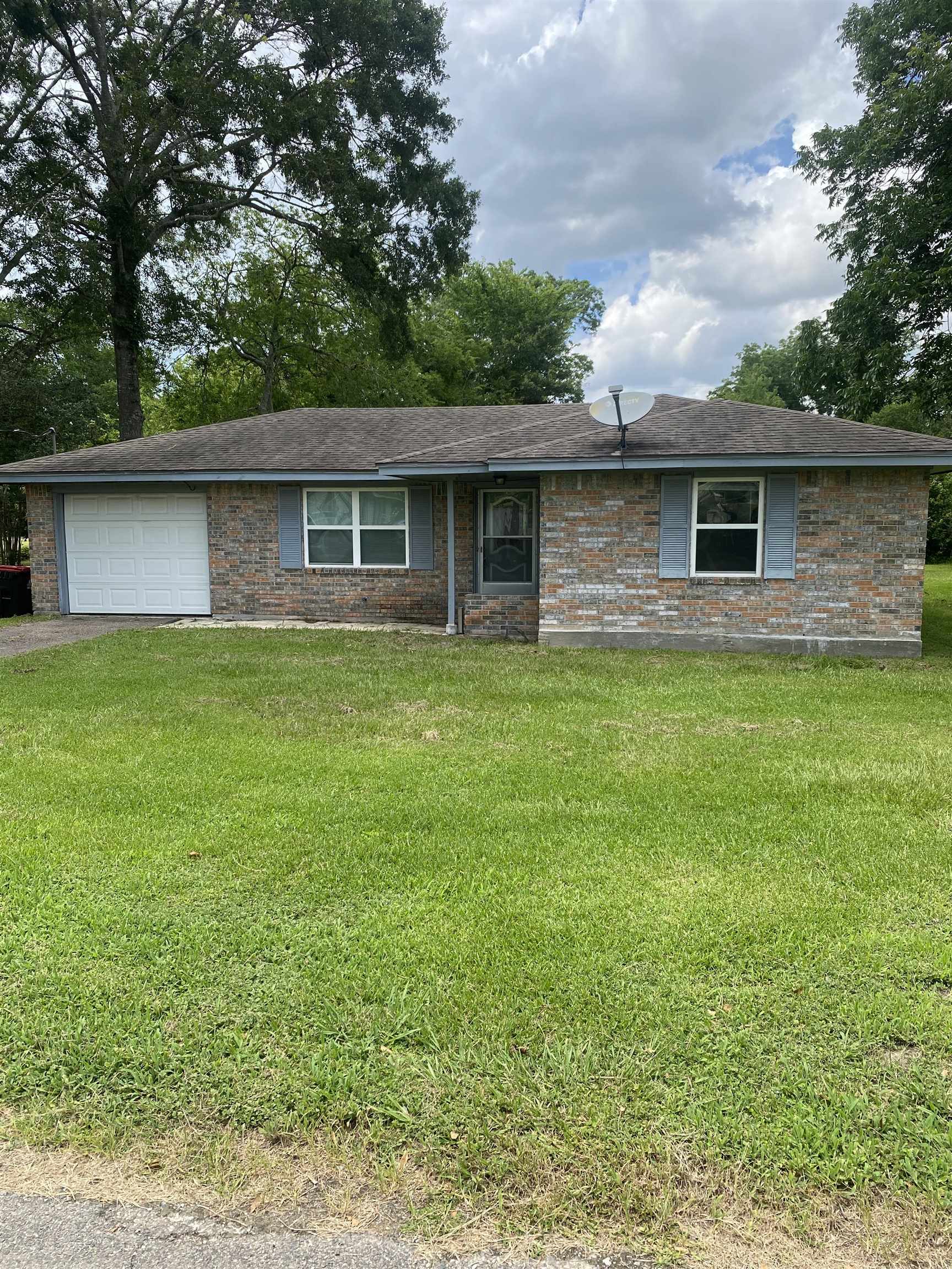 Property Photo: 350 W Smith TX 77659-9999