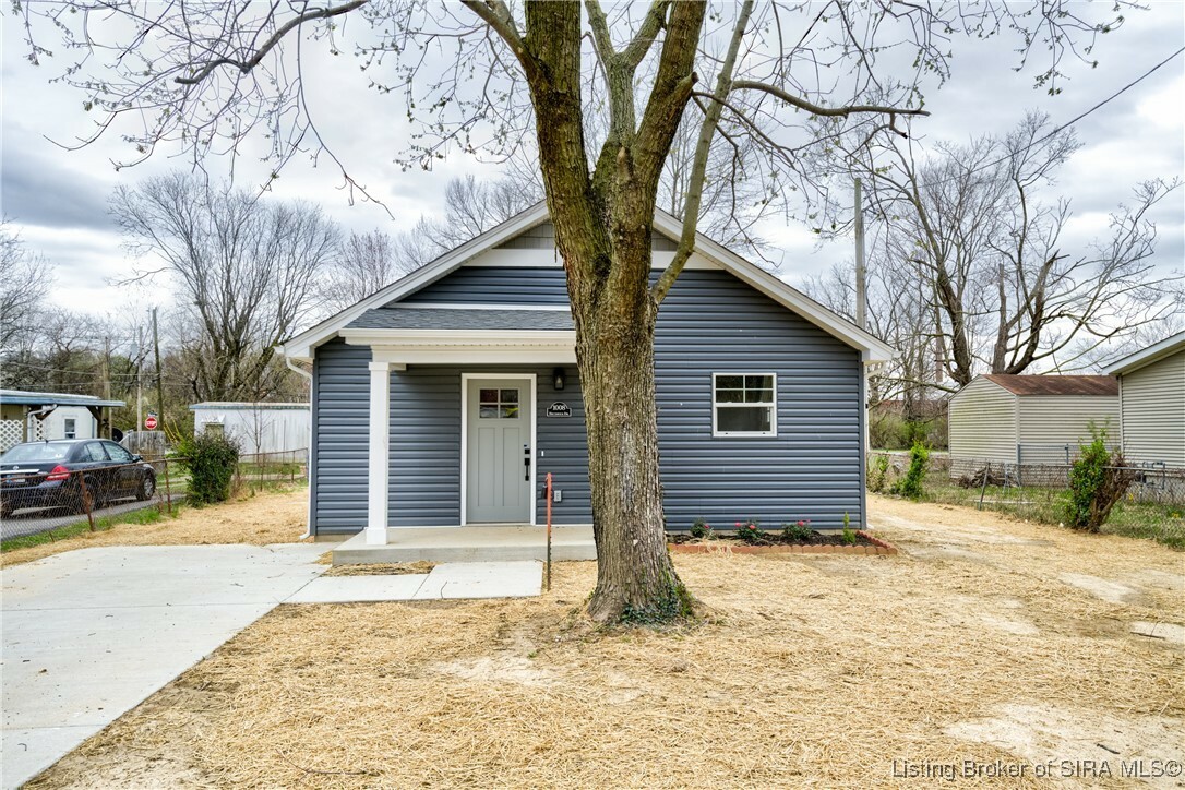 Property Photo: 1008 Brunswick Drive IN 47130