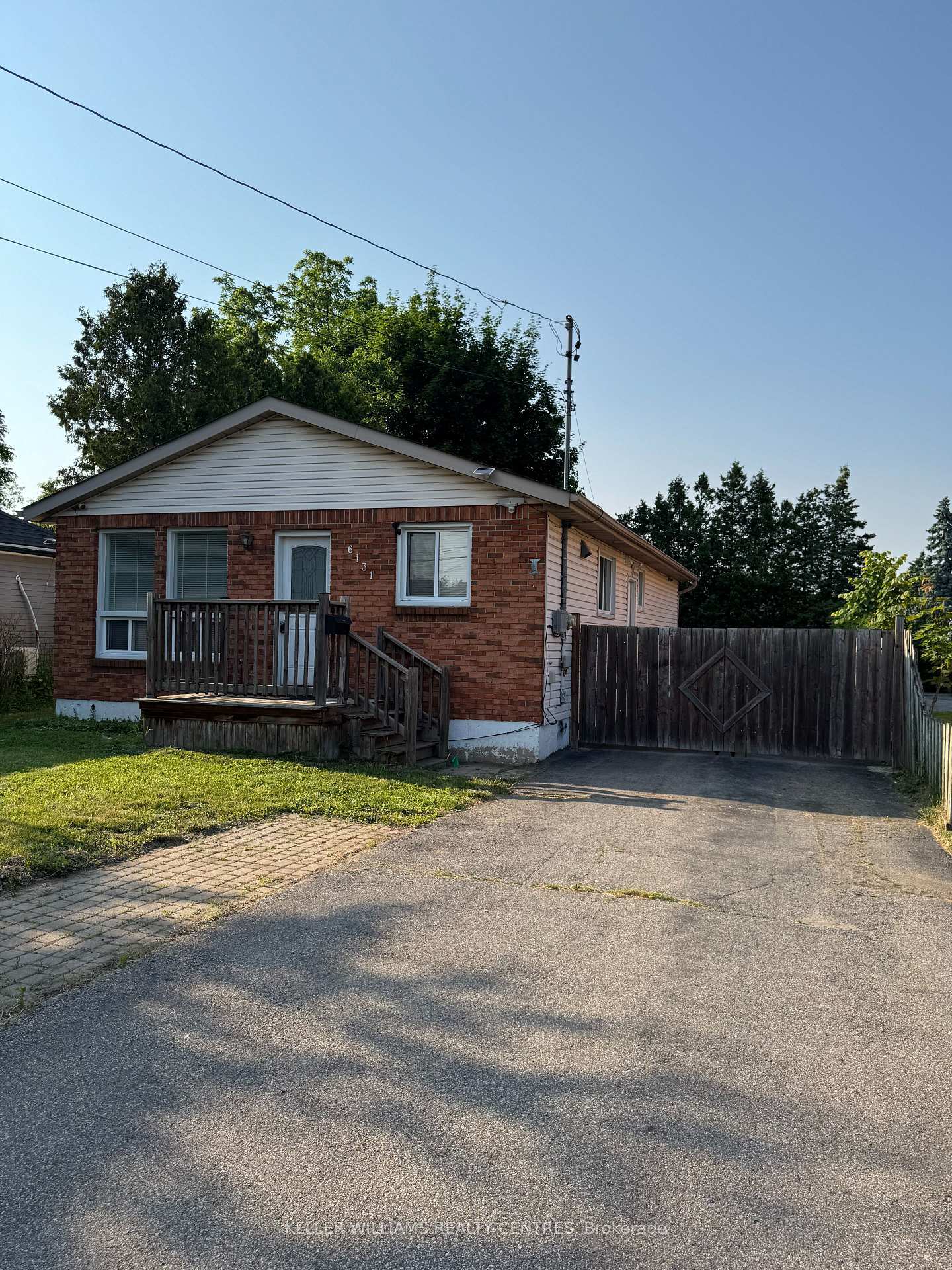 Property Photo: 6131 Valley Way ON L2E 1X9