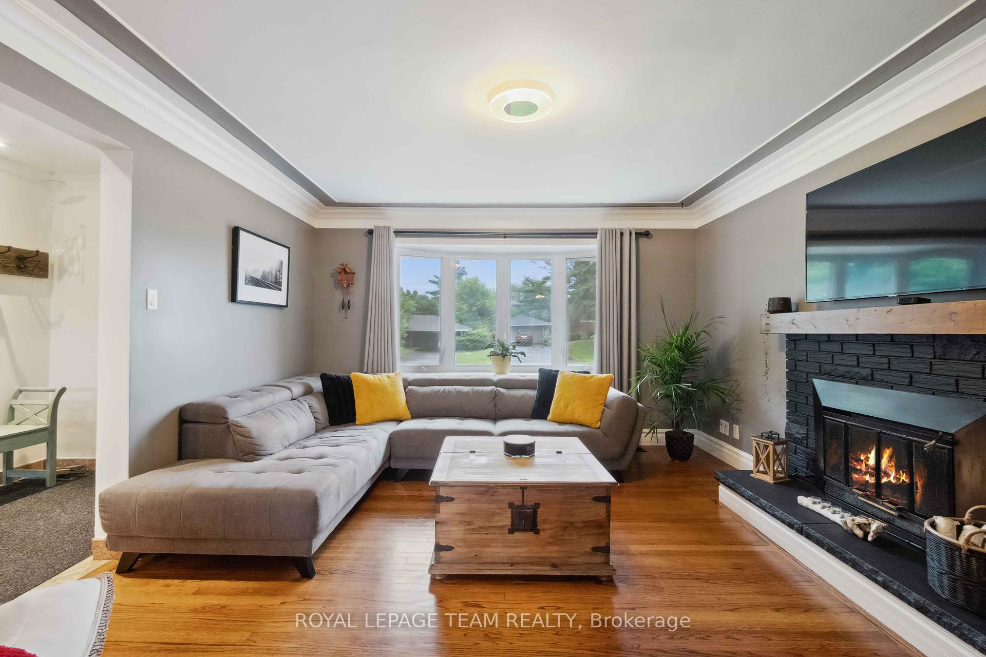 Property Photo: 80 David Drive ON K2G 2N5