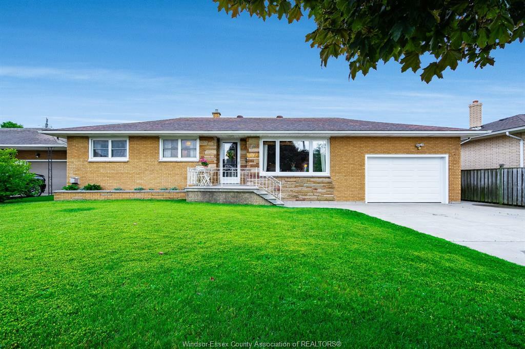 40 Nicholas Street  Leamington ON N8H 3R9 photo