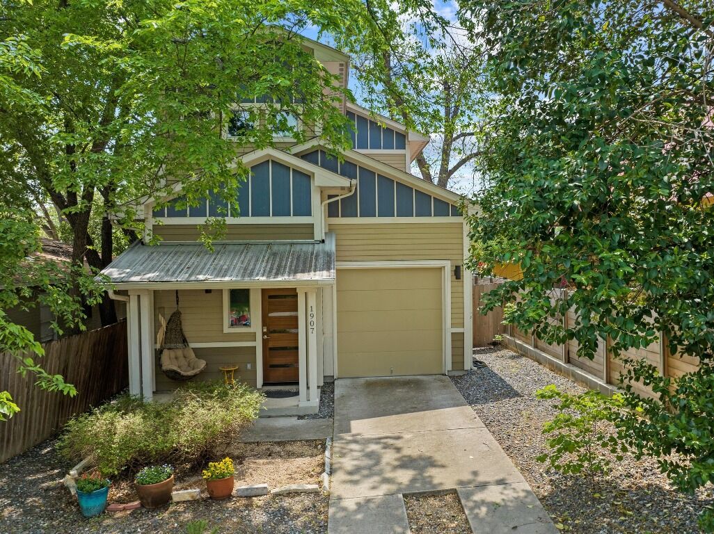 Property Photo: 1907 E 20th Street TX 78722