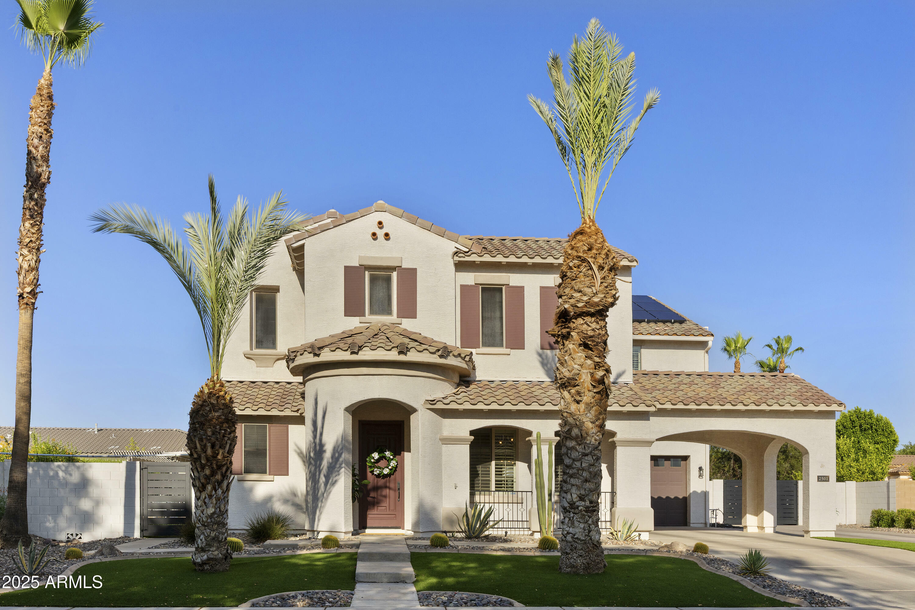 Property Photo: 2501 S Roanoke Street AZ 85295
