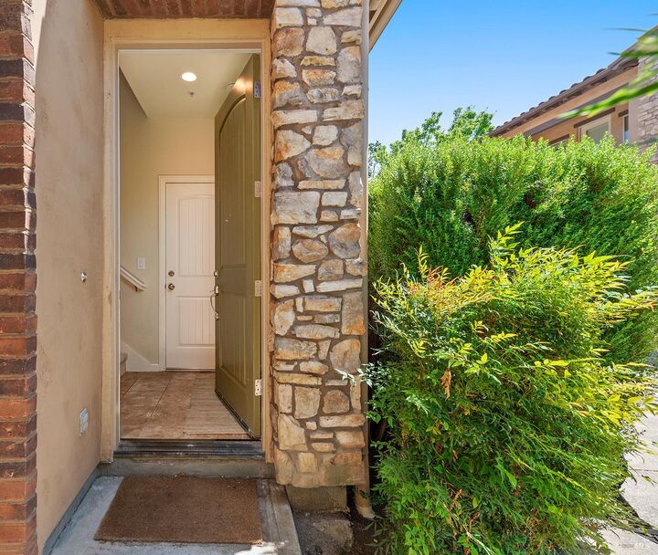 180 Healdsburg Avenue B  Cloverdale CA 95425 photo
