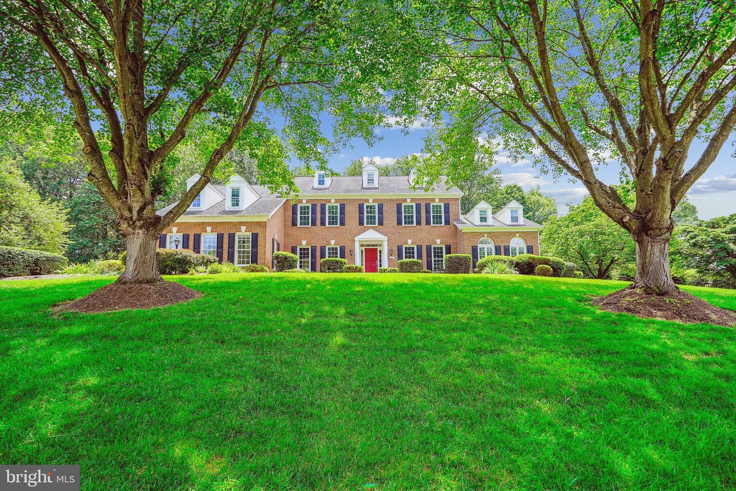 Property Photo: 9711 Brookstone Lane VA 22182