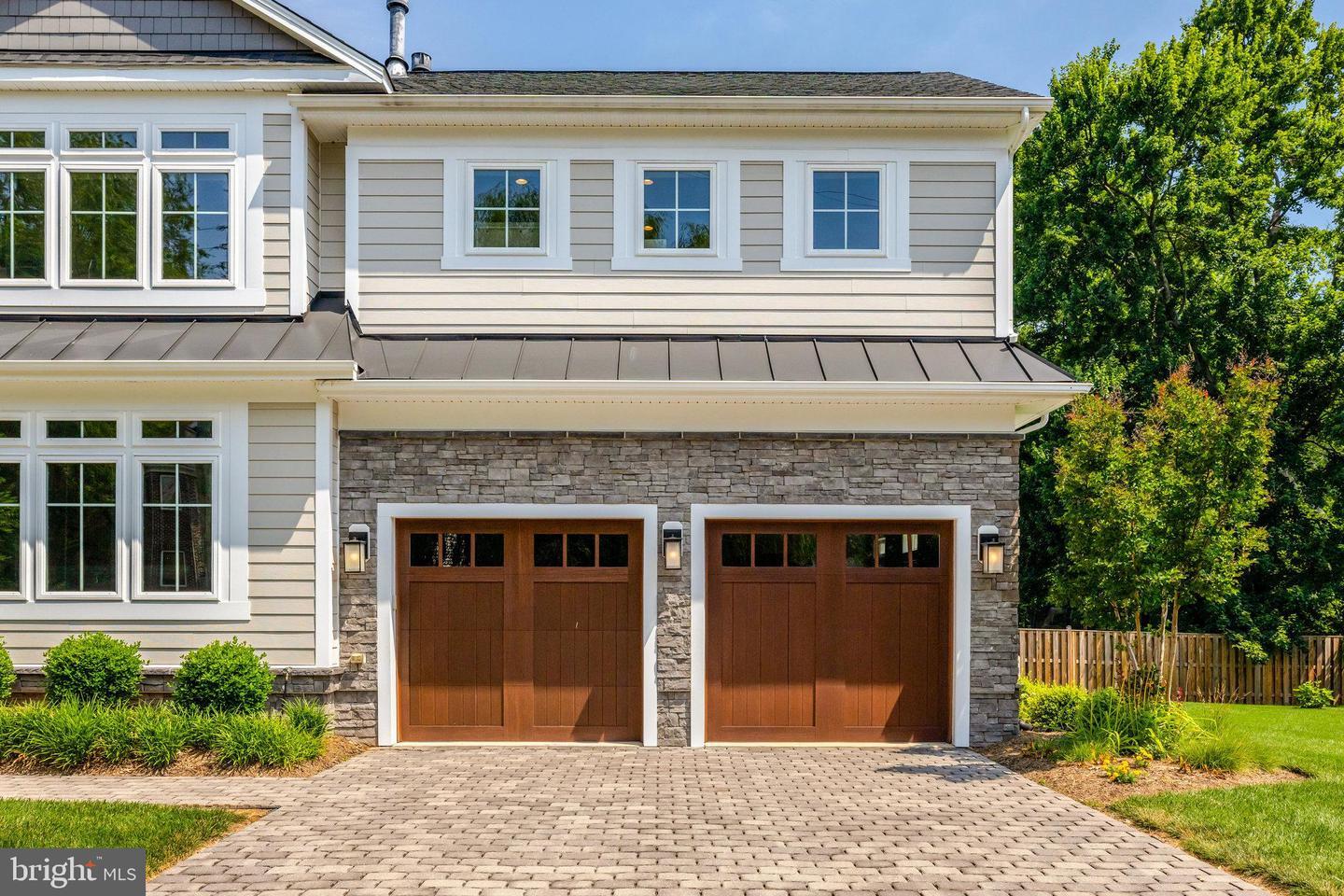 Property Photo: 300 Jade Court NW VA 22180