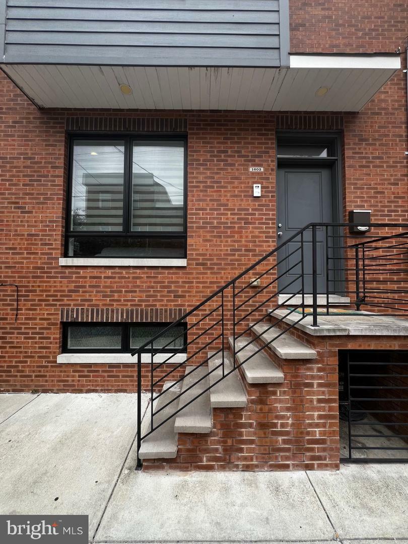 Property Photo: 1603 S 6th Street PA 19148