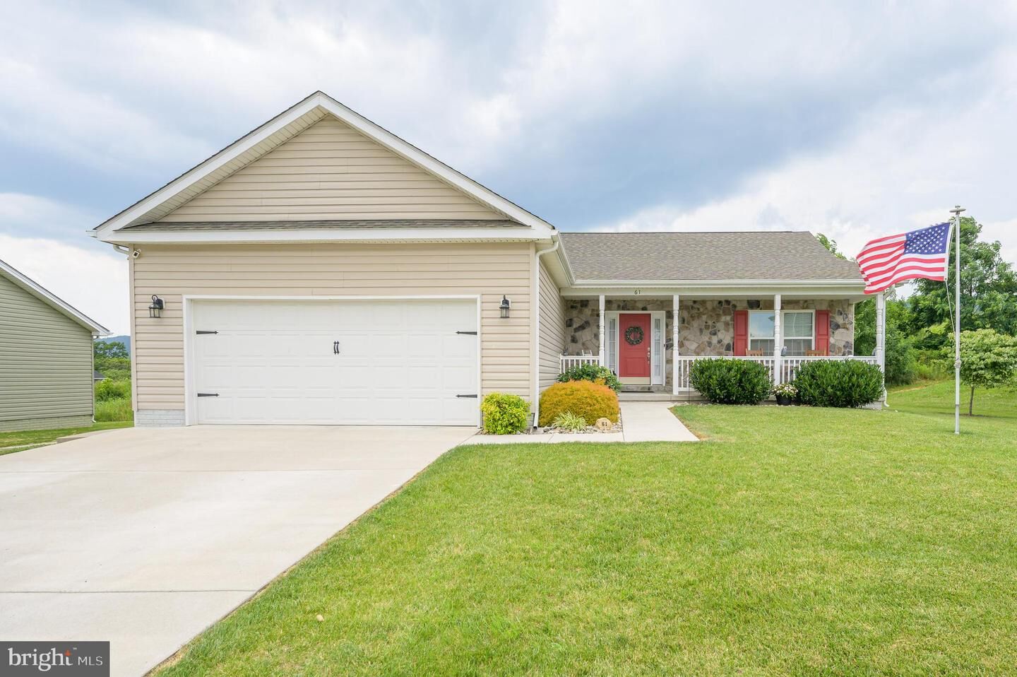 Property Photo: 61 Twickenham Drive WV 25403