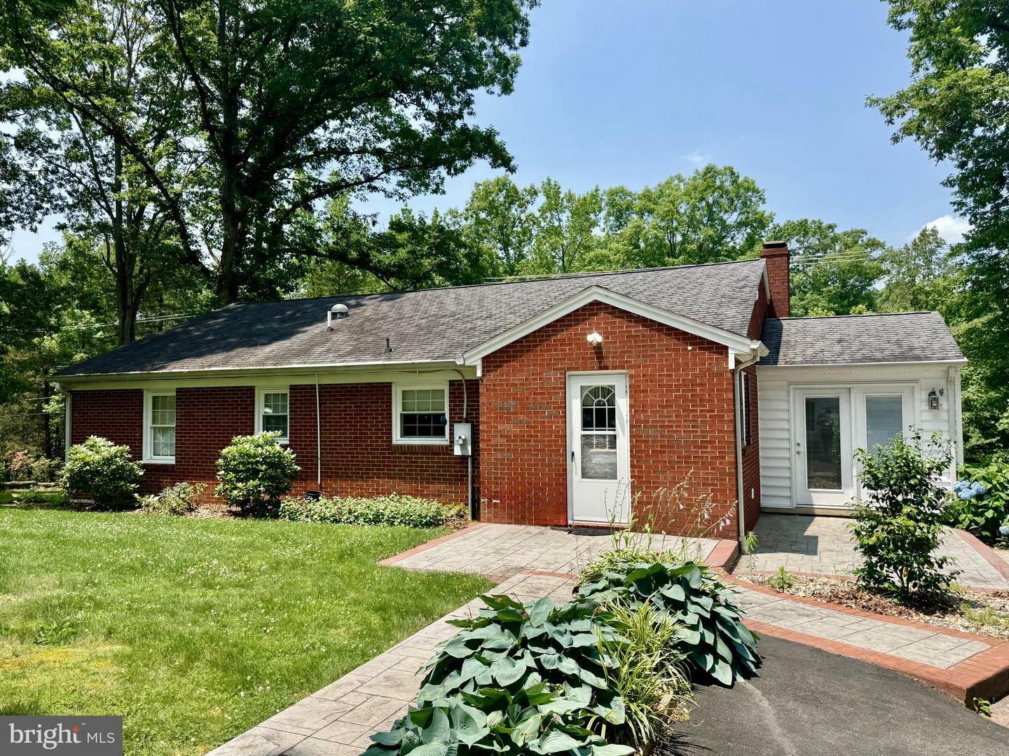 Property Photo: 199 Sanford Drive VA 22406