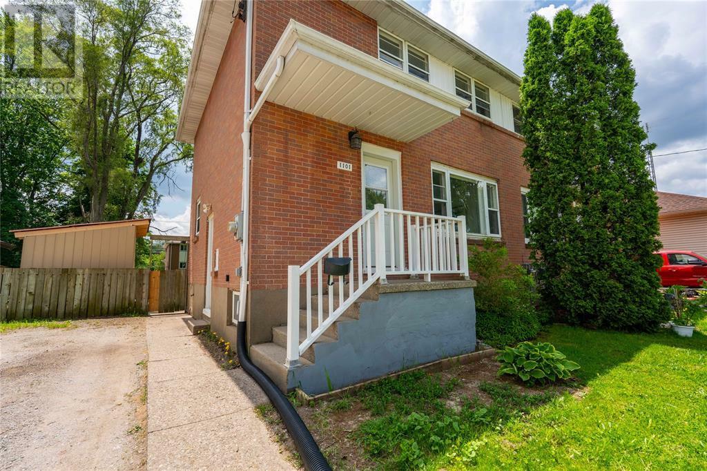 Photo de la propriété: 1101 Eastlawn Avenue ON N7S 1X5