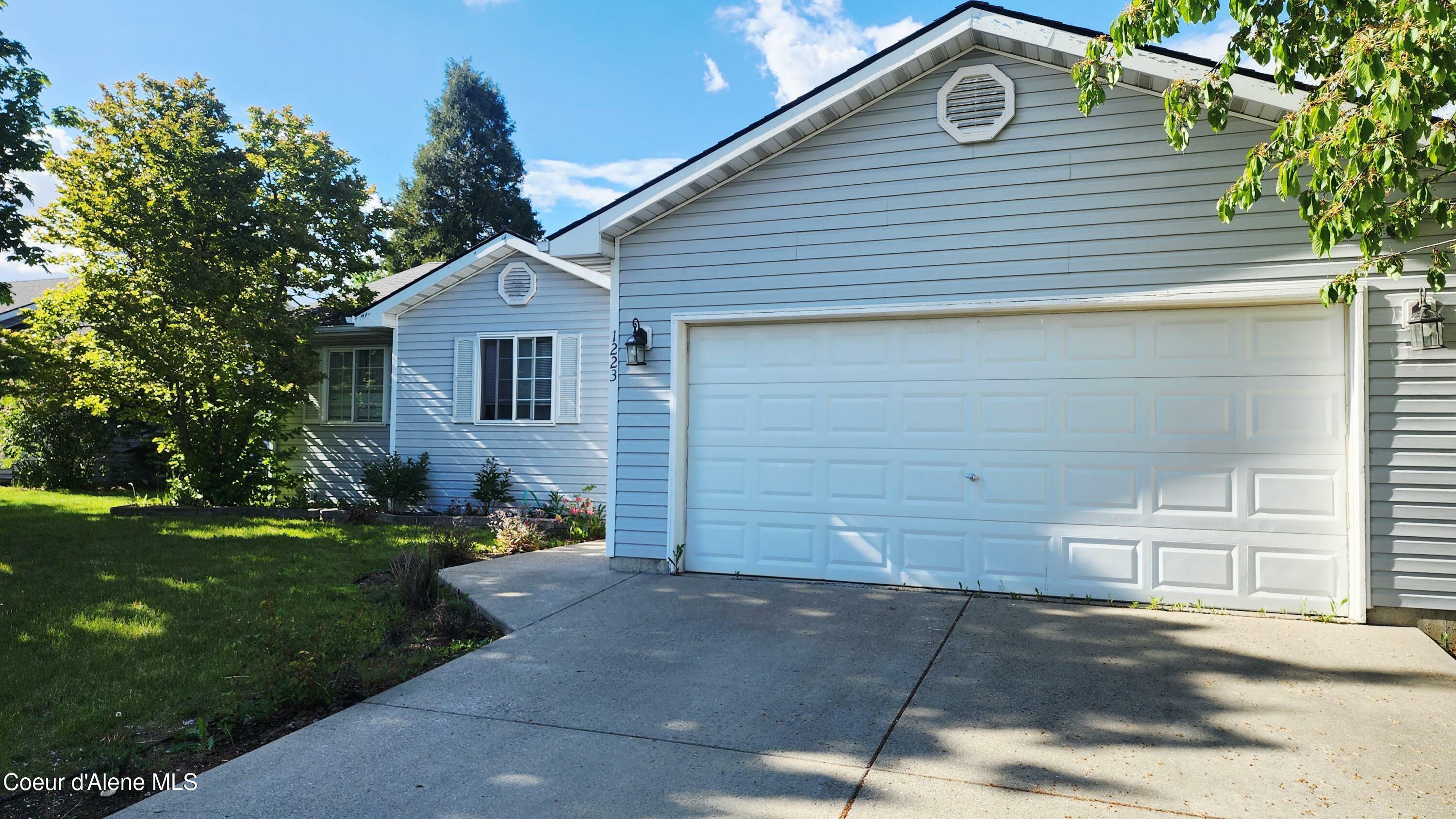 Property Photo: 1223 W Cardinal Ave ID 83835