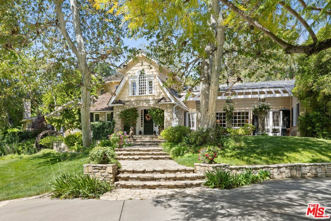4535 Vanalden Ave  Tarzana CA 91356 photo