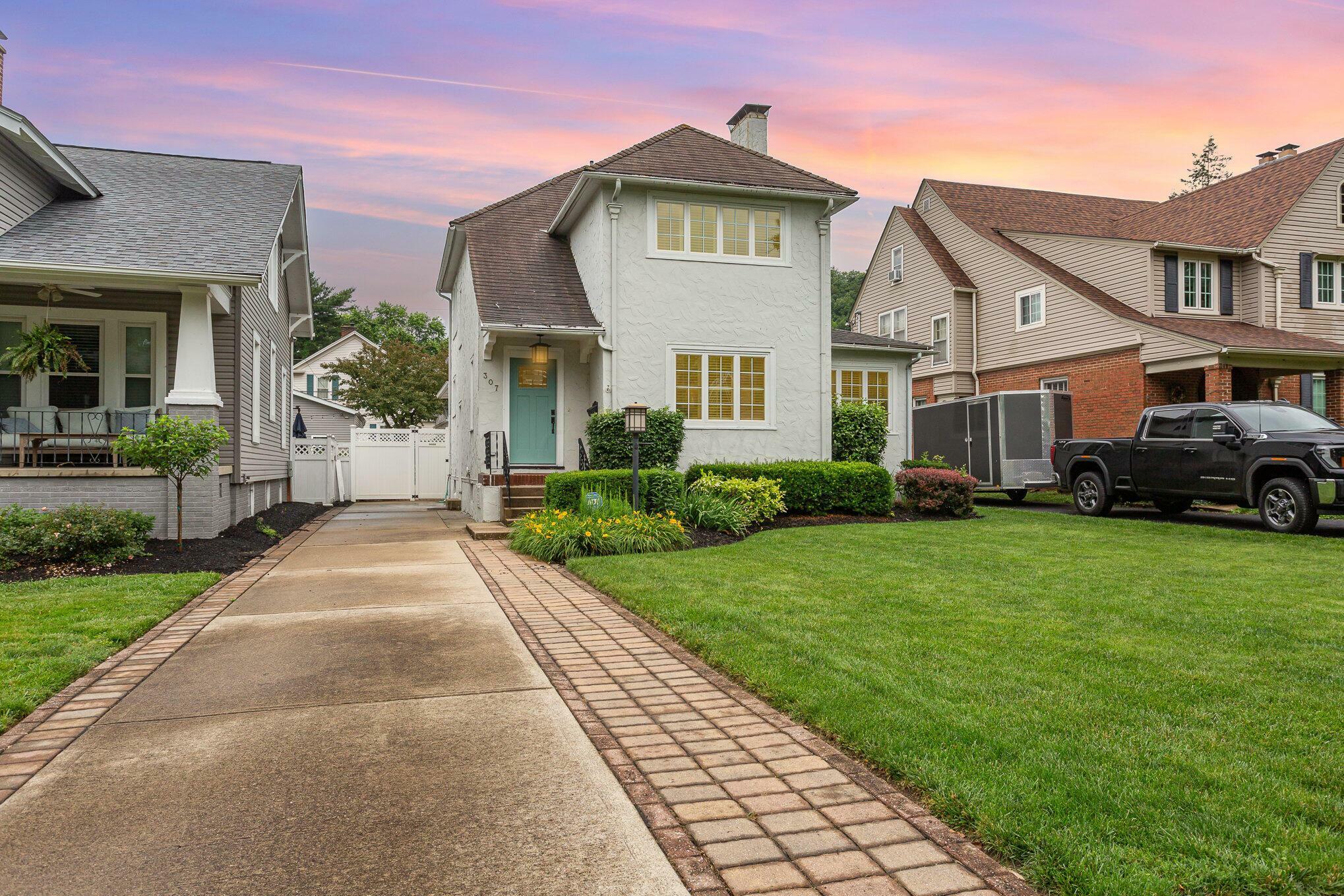 Property Photo: 307 E Allen Street OH 43130