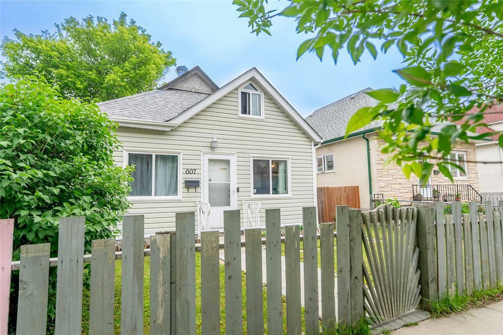 Property Photo:  607 Beverley Street  MB R3E 2A4 