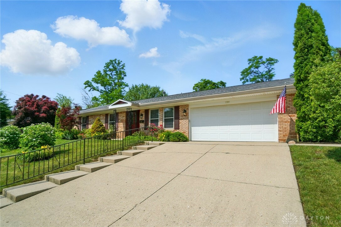 Property Photo: 1161 Leaf Tree Lane OH 45377