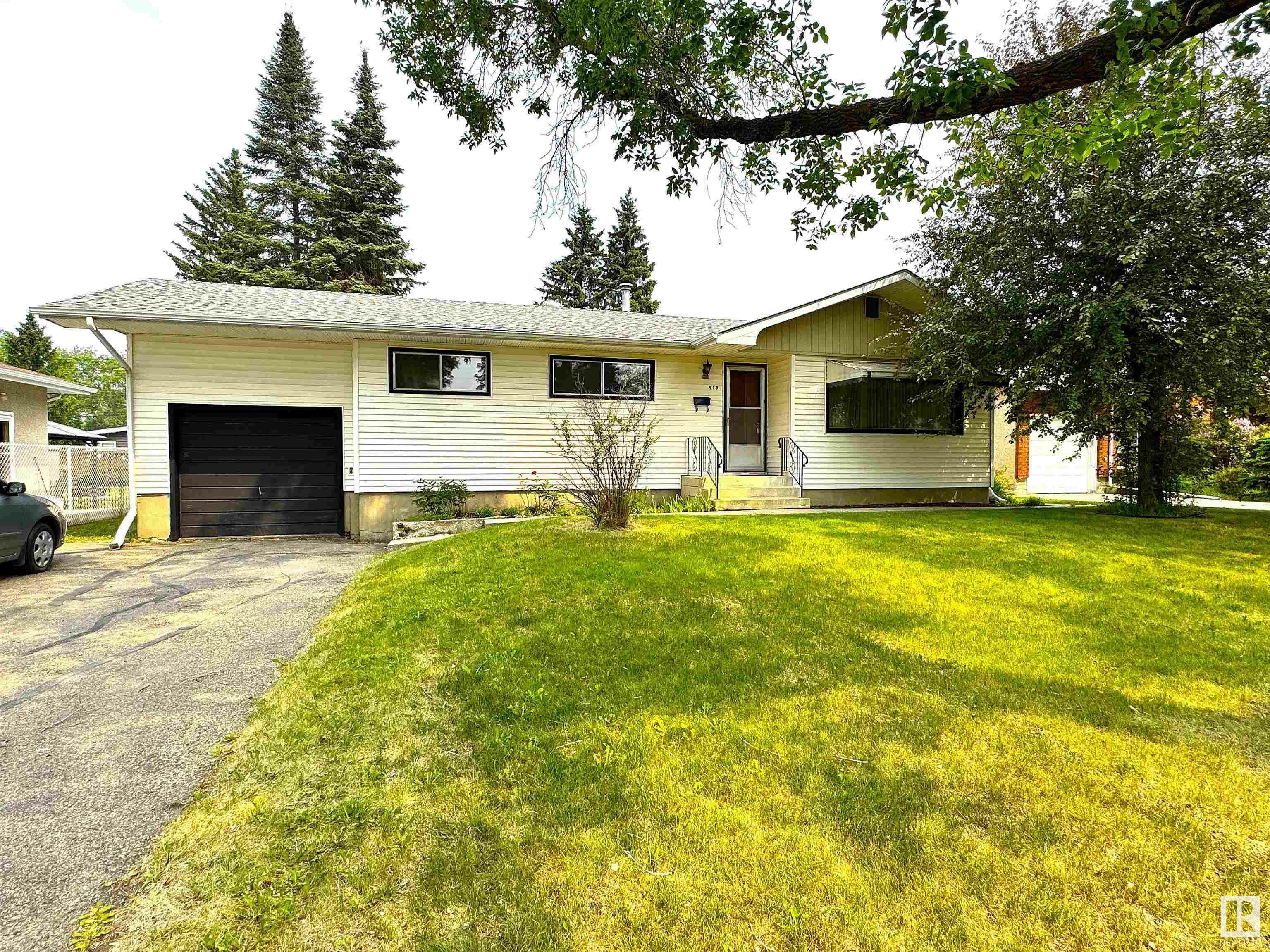 919 Alder Avenue  Sherwood Park AB T8A 1V7 photo