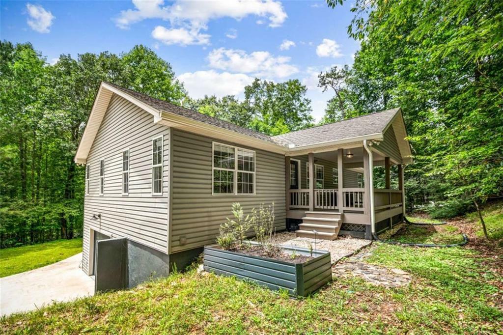 Property Photo: 208 Summit Street GA 30540