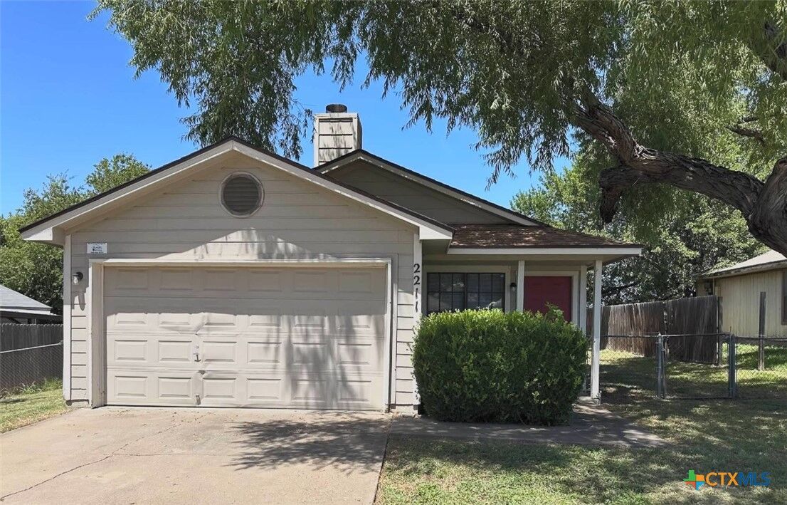 Property Photo: 2211 Barry Drive TX 76543