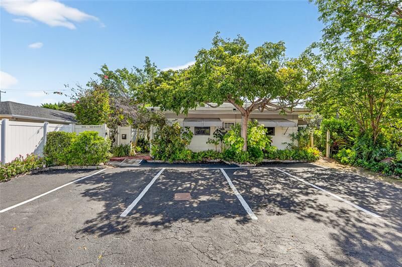 Property Photo: 1401-1403 NE 13th St FL 33304