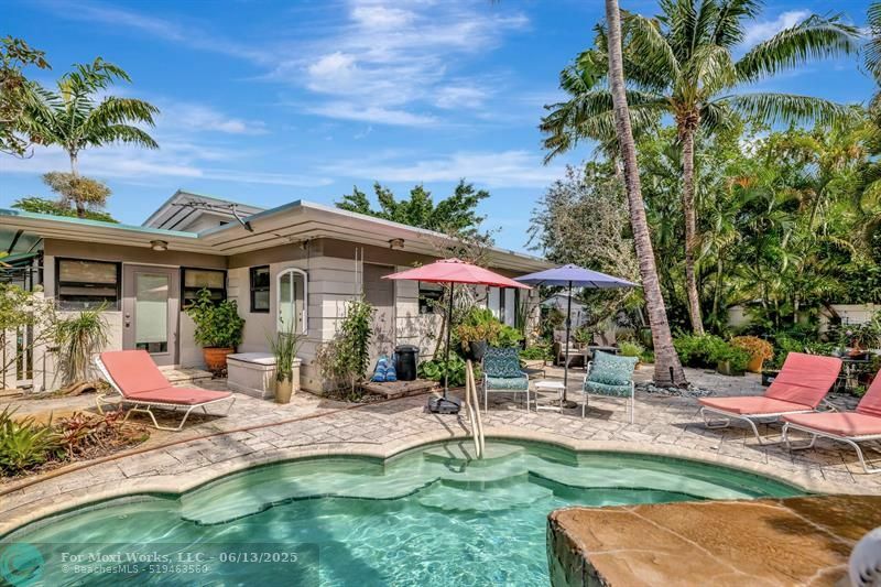 Property Photo: 1401 NE 13th St FL 33304