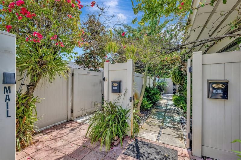 Property Photo:  1401-1403 NE 13th St  FL 33304 