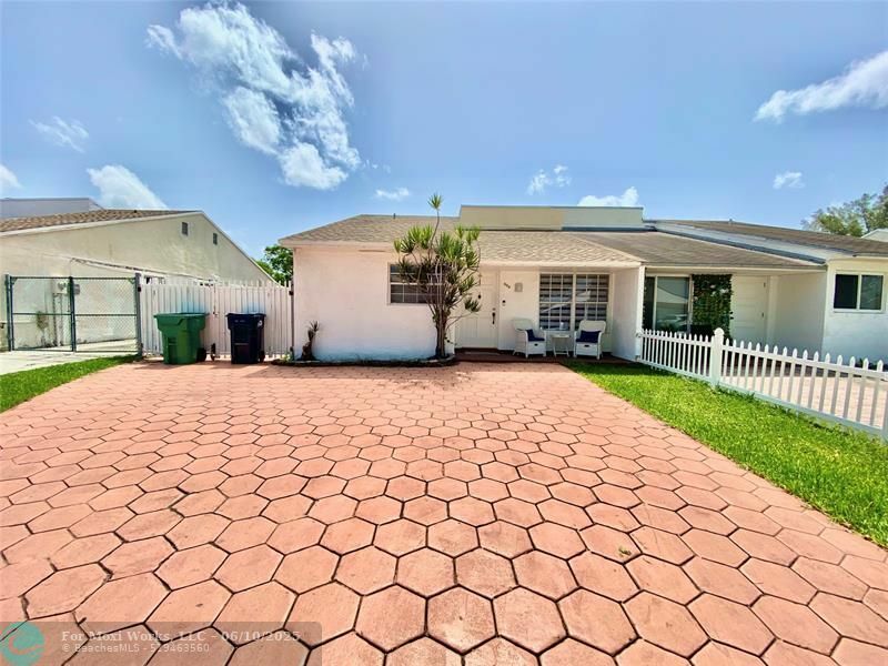 416 SW 96th Ct  Miami FL 33174 photo