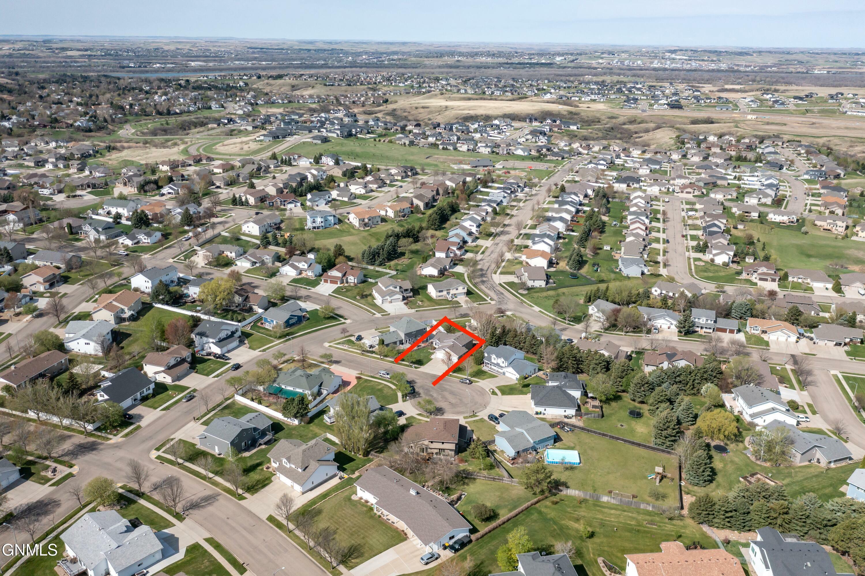 Property Photo: 638 Brunswick Circle ND 58503