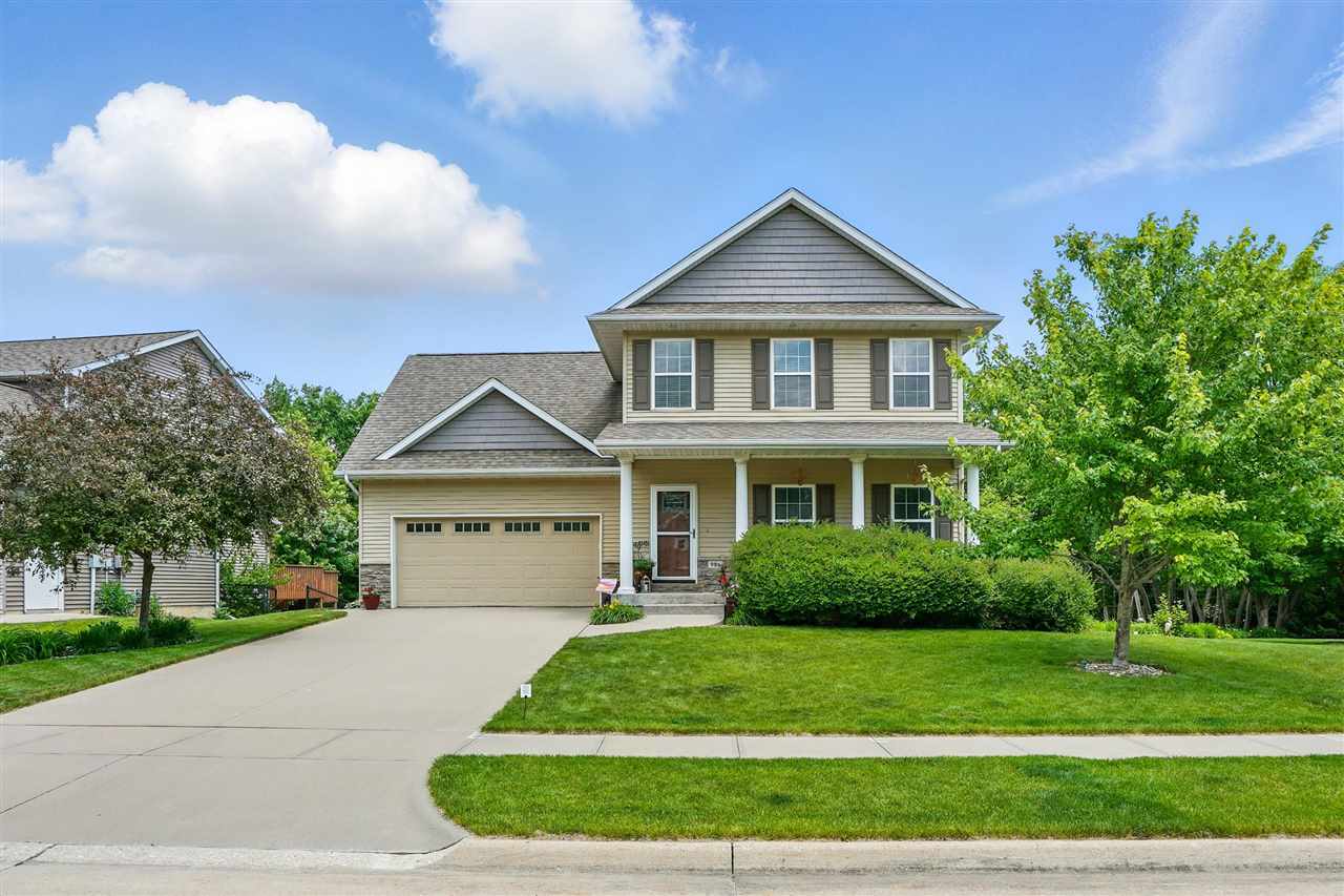 Property Photo: 986 Ryan Ct IA 52246