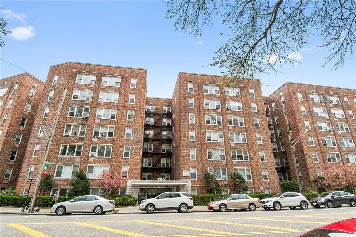 Property Photo: 4320 E Van Cortlandt Park E 5E NY 10470