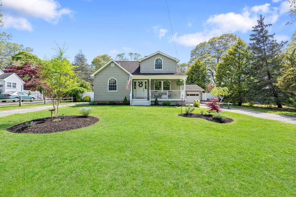 Property Photo:  10 Inwood Road  NY 11934 
