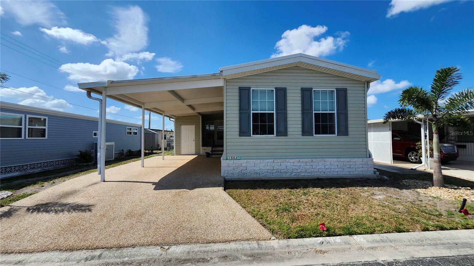 Property Photo: 1503 23rd Avenue W FL 34205