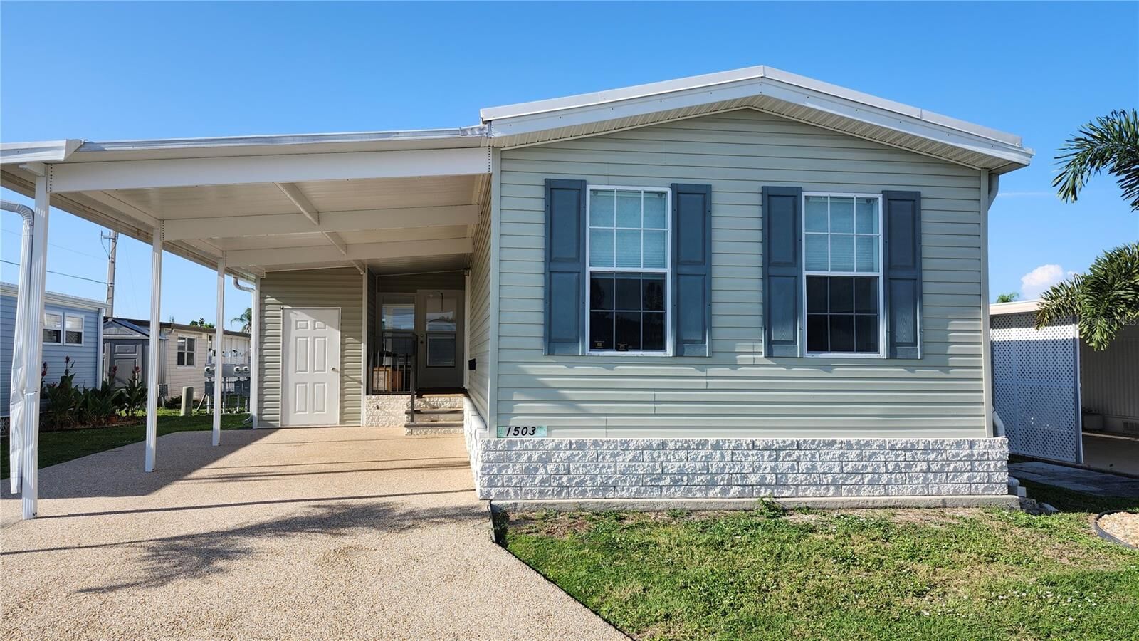 Property Photo: 1503 23rd Avenue W FL 34205