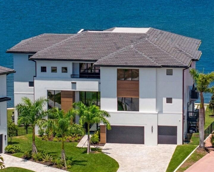 Property Photo: 2087 Michigan Avenue NE FL 33703