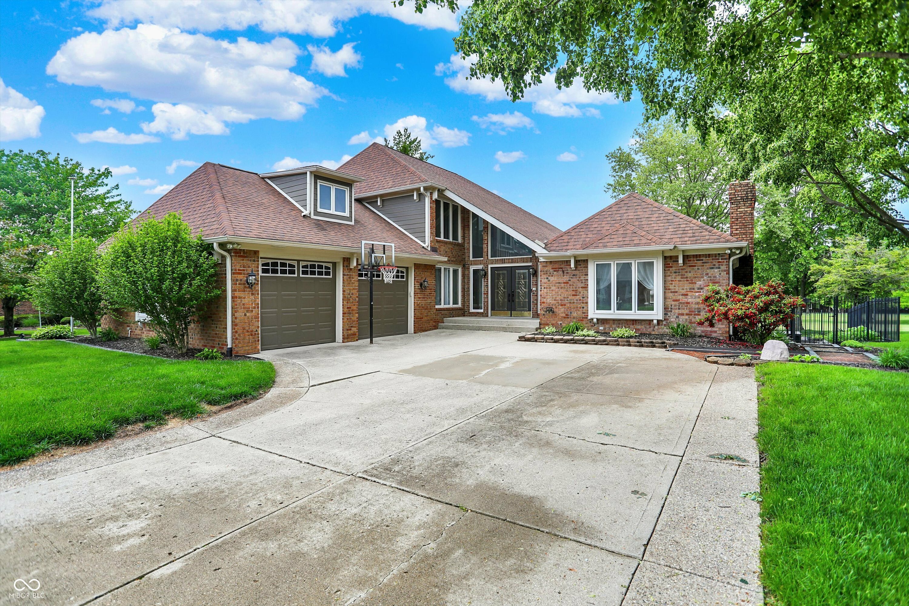 Property Photo: 676 La Placita Street IN 46143