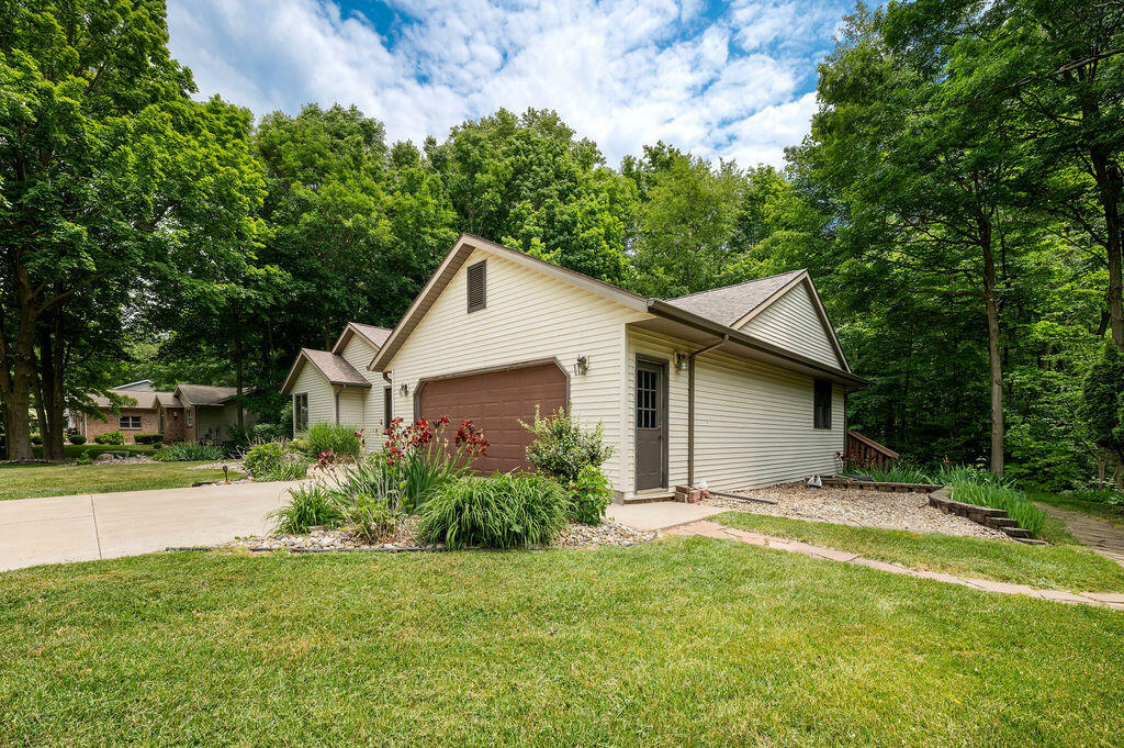 Property Photo: 3999 Ravina Terrace MI 49085