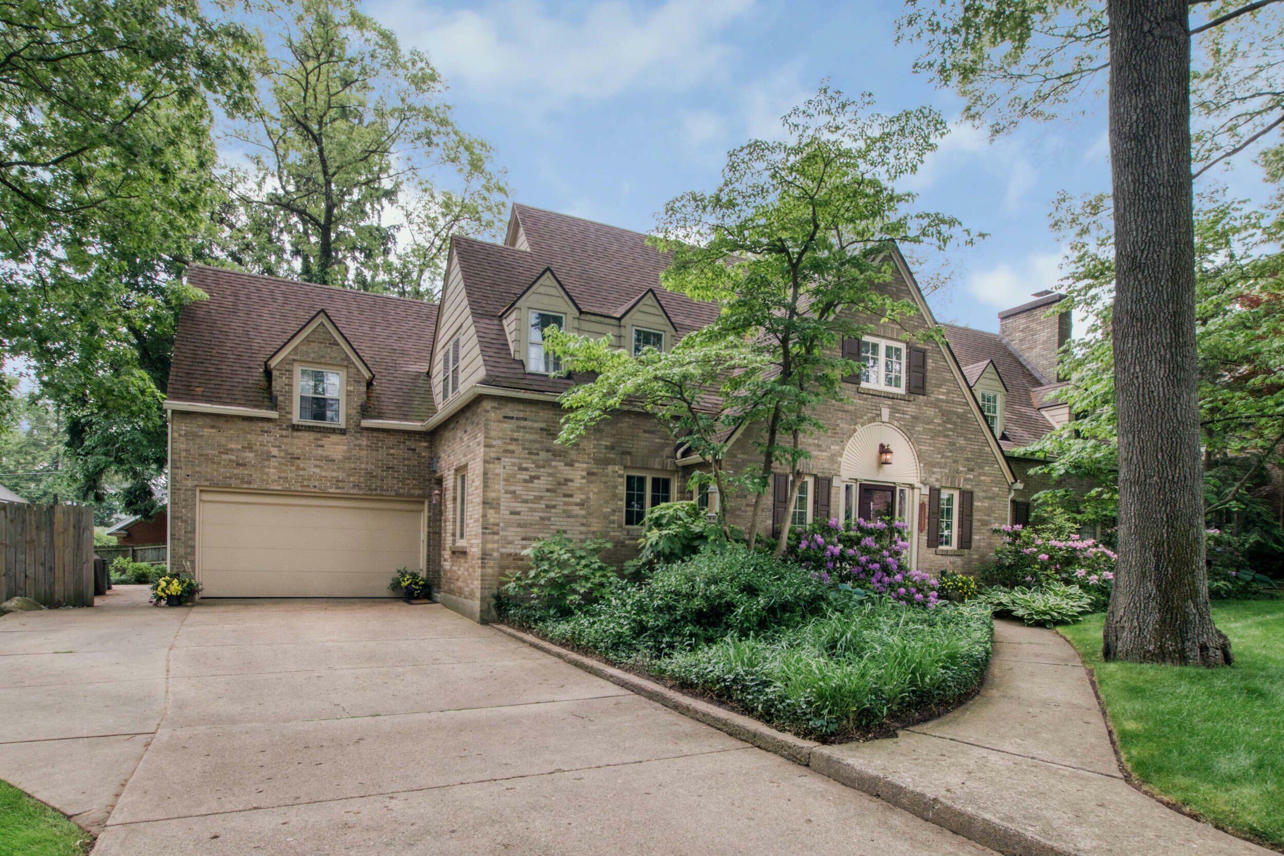 Property Photo: 1628 Pontiac Road SE MI 49506