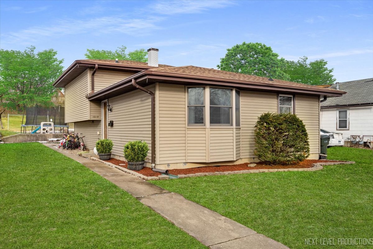 Property Photo:  1019 Otis Avenue  IL 60436 