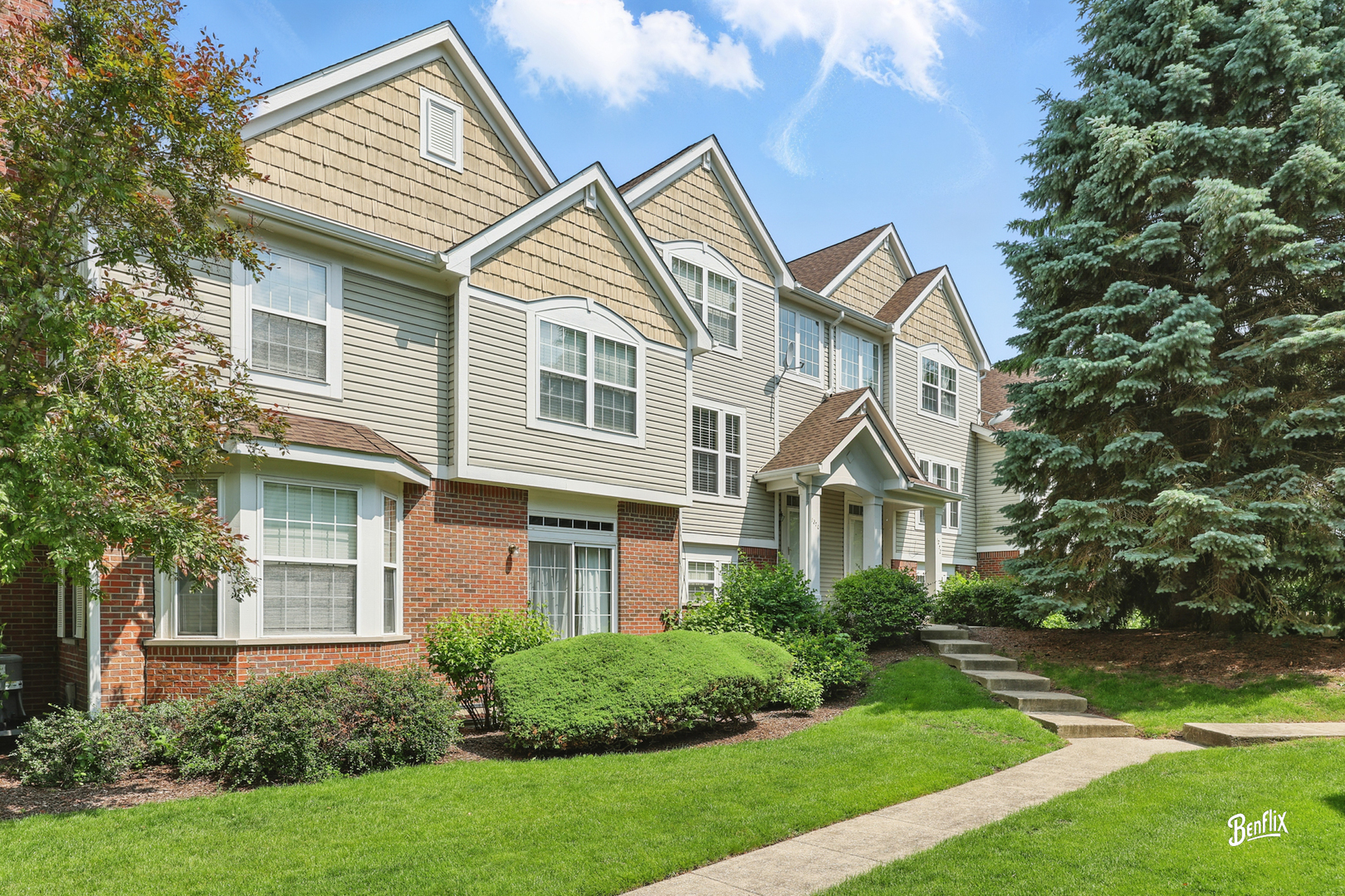 Property Photo: 1272 Georgetown Way IL 60061
