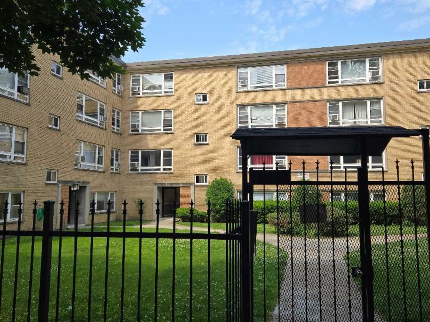 Property Photo: 6106 N Damen Avenue 1D IL 60659