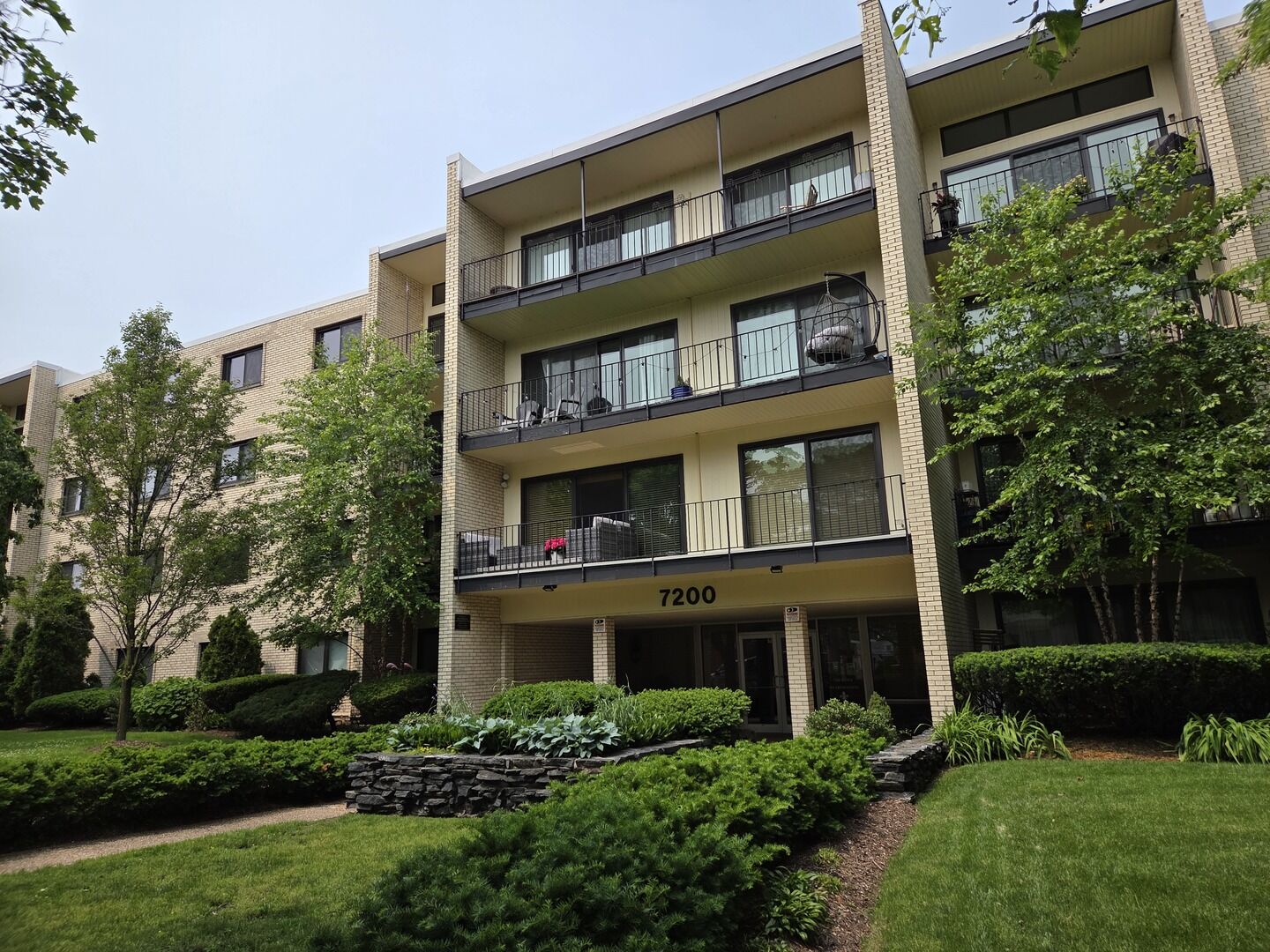 Property Photo: 7200 N Ridge Boulevard 2K IL 60645