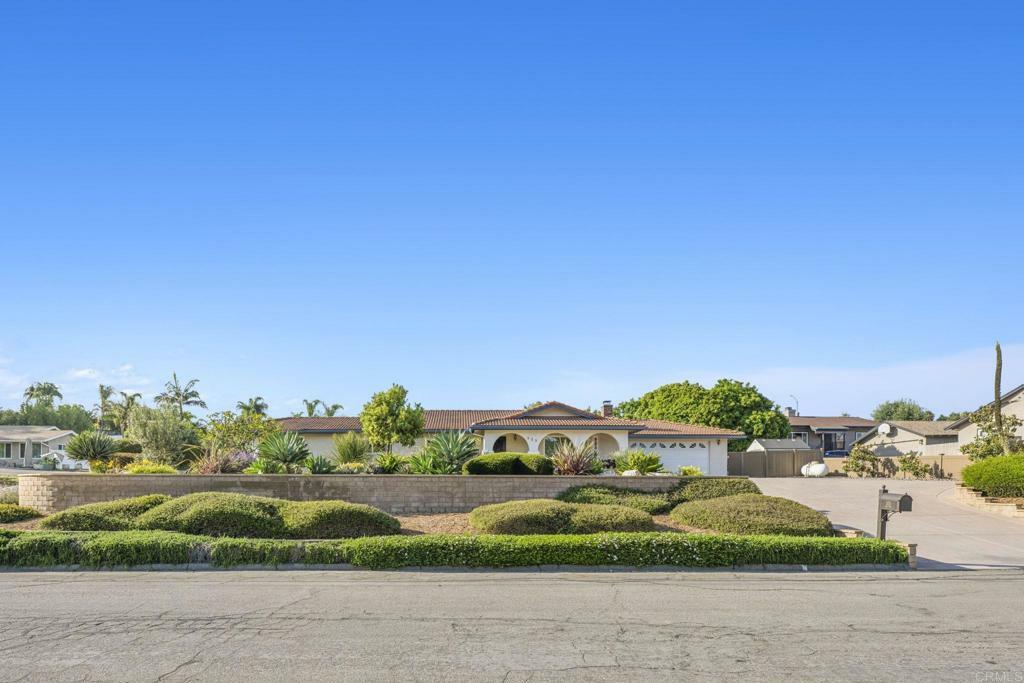 Property Photo: 525 Hilo Way CA 92081