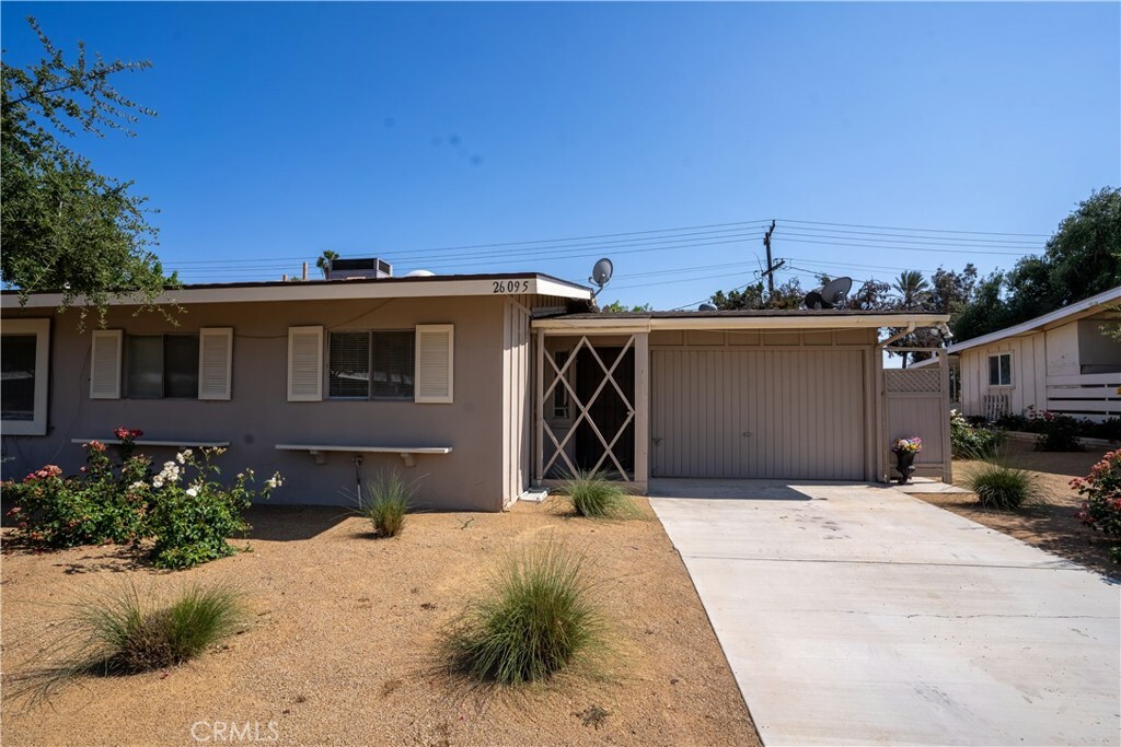 26095 Cherry Hills Boulevard  Menifee CA 92586 photo